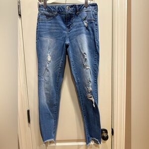 Maurice’s distressed slim ankle denim size 6